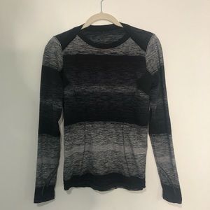 Luluemon long sleeve workout top.